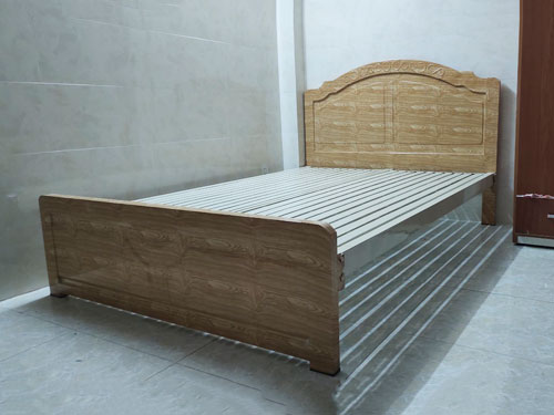 Giường sắt giả gỗ