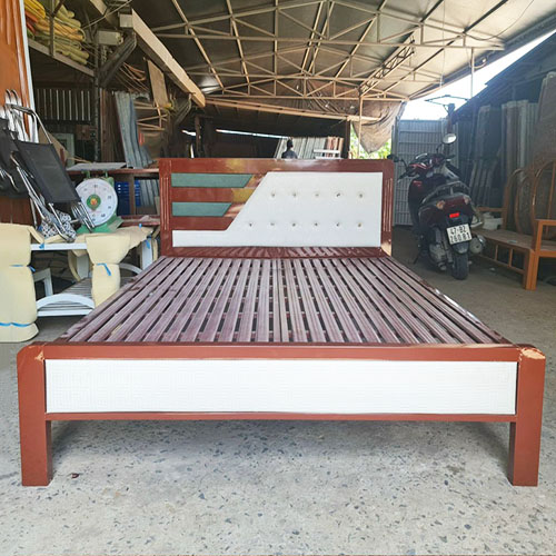 Giường ngủ sắt 1m2 hộp vuông bọc nệm hiện đại