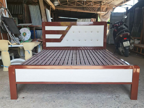 Giường sắt 1mx2m màu trắng bọc nệm cao cấp