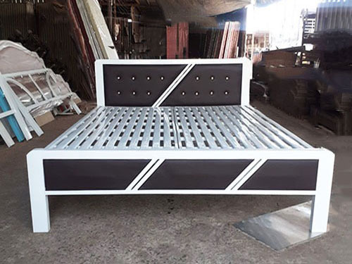 Giường sắt 1mx2m màu trắng bọc nệm cao cấp
