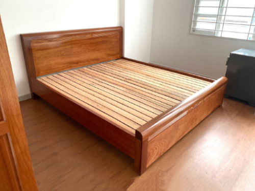 Giường gỗ xoan đào hiện đại