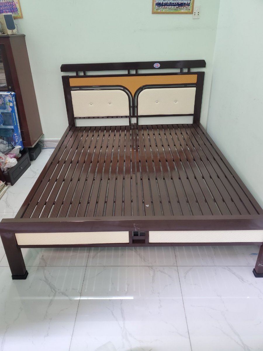 Mẫu giường sắt giả gỗ đẹp và bền bỉ