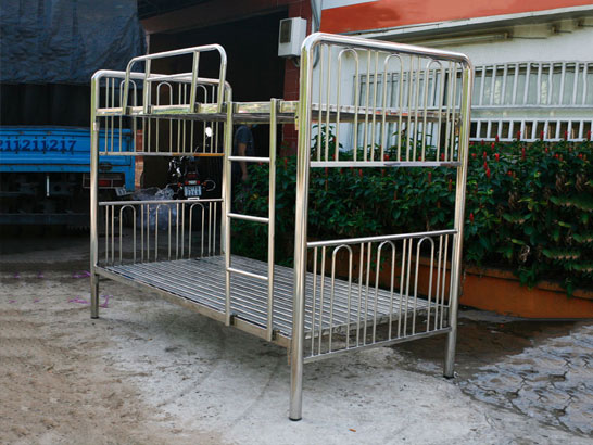 So sánh giường tầng inox Hòa Phát và Đại Thành loại nào tốt hơn?