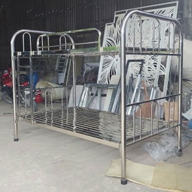 Giường inox 2 tầng chống hoen gỉ, không bị ố vàng
