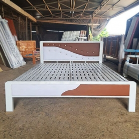 Giường ngủ sắt 1m2 hộp vuông bọc nệm hiện đại