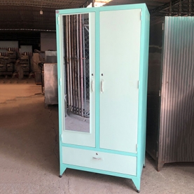 Tủ sắt treo quần áo