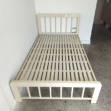 Giường sắt cá nhân khung sắt hộp vuông hiện đại