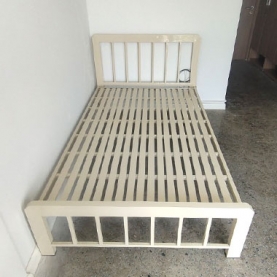 Giường sắt cá nhân khung sắt hộp vuông hiện đại